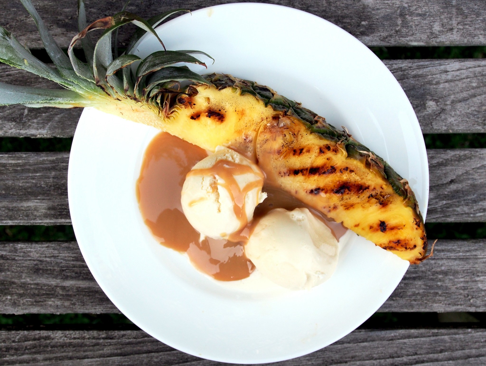 GRILLED PINEAPPLE WITH RUM DULCE DE LECHE