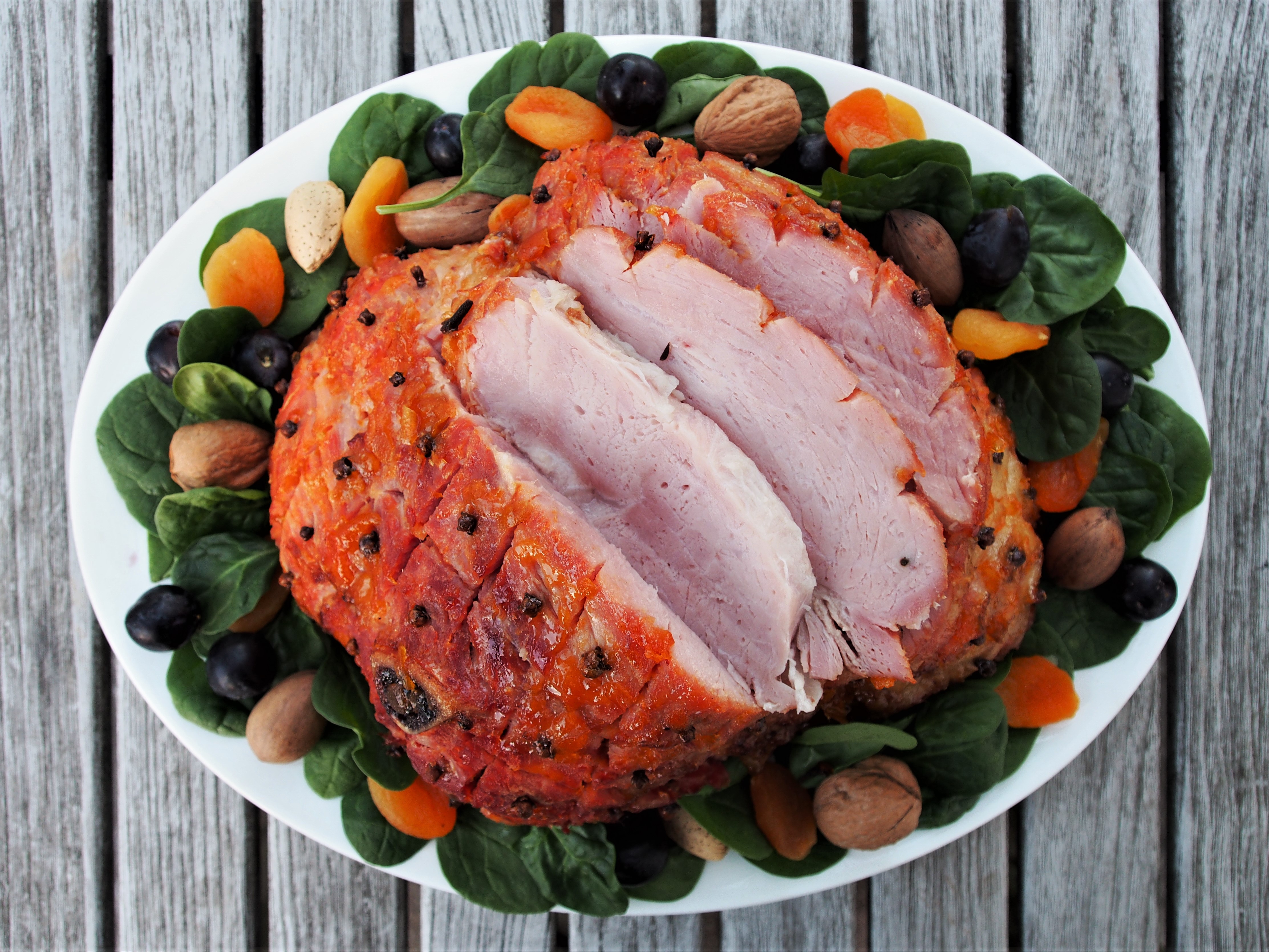 BAKED HAM WITH APRICOT GLAZE