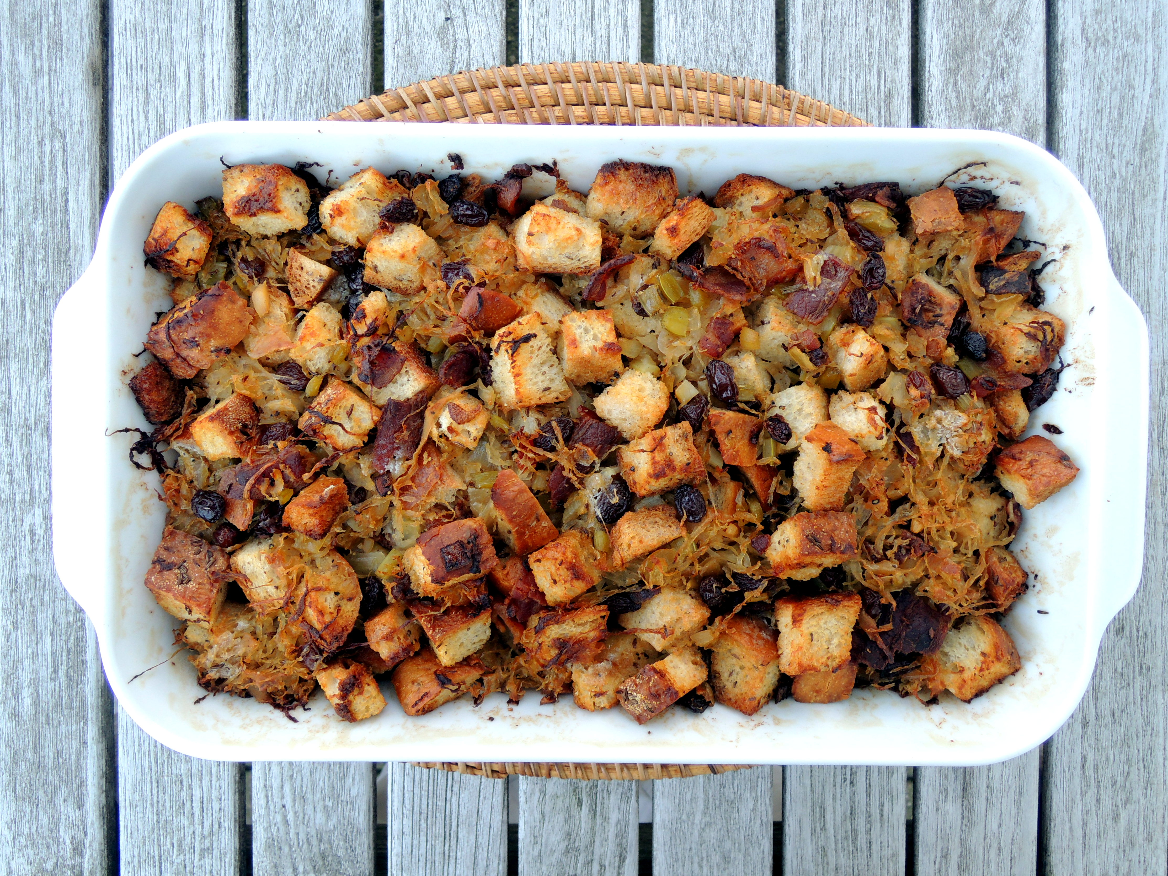 RYE BREAD STUFFING WITH BACON, RAISINS AND SAUERKRAUT