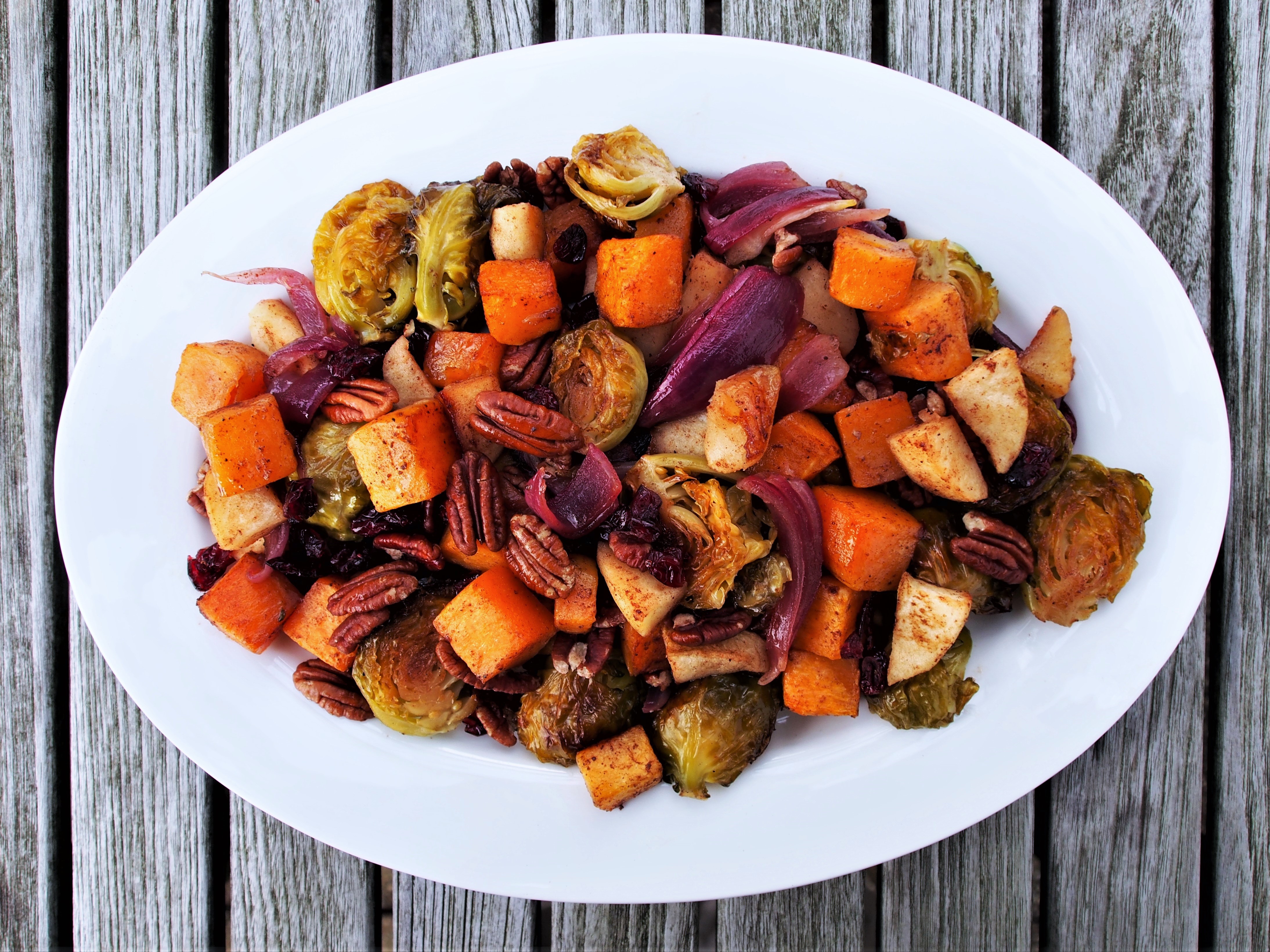 ROASTED AUTUMN VEGETABLES WITH APPLES AND PECANS