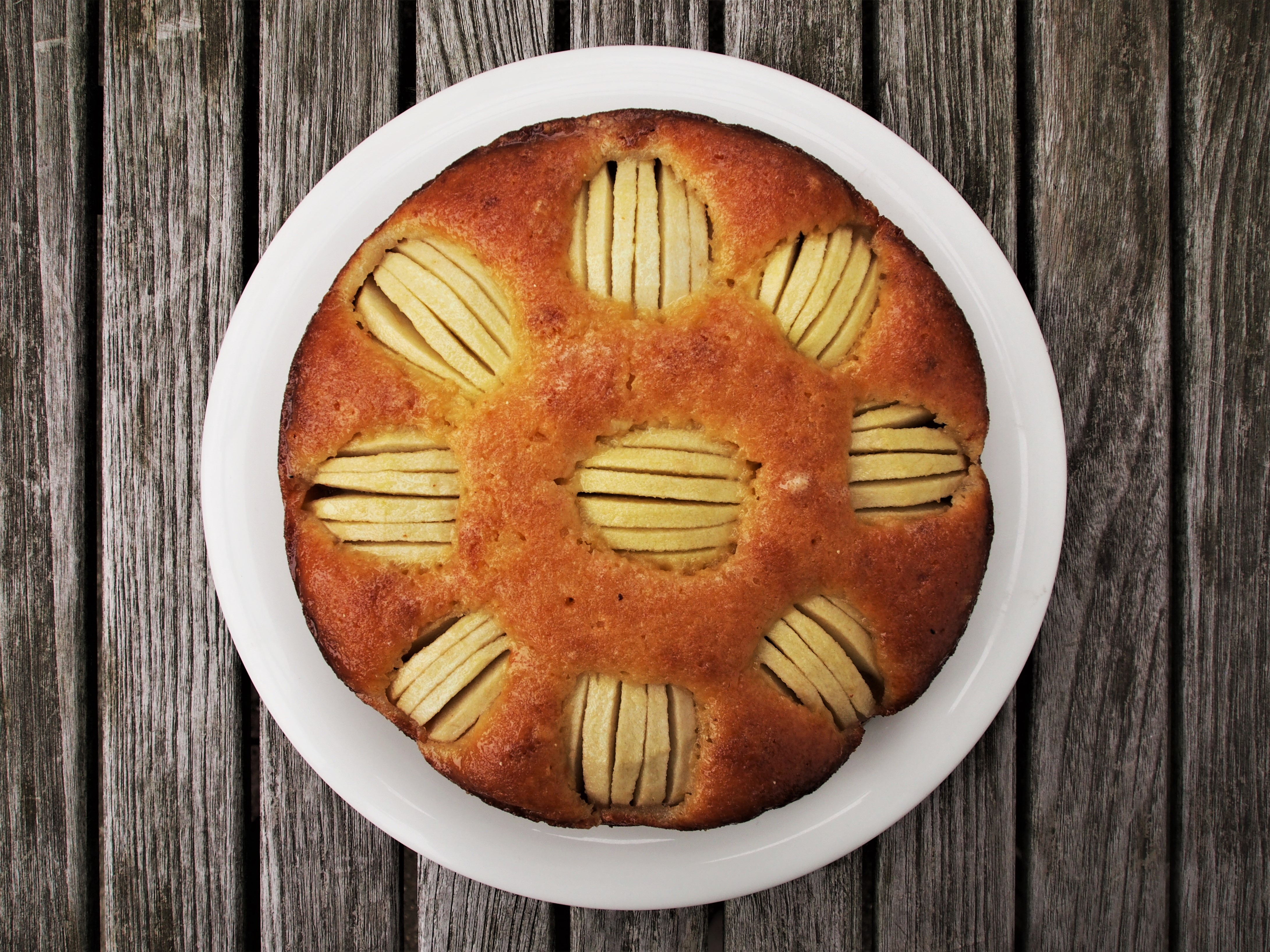APPLE KUCHEN WITH HONEY AND GINGER