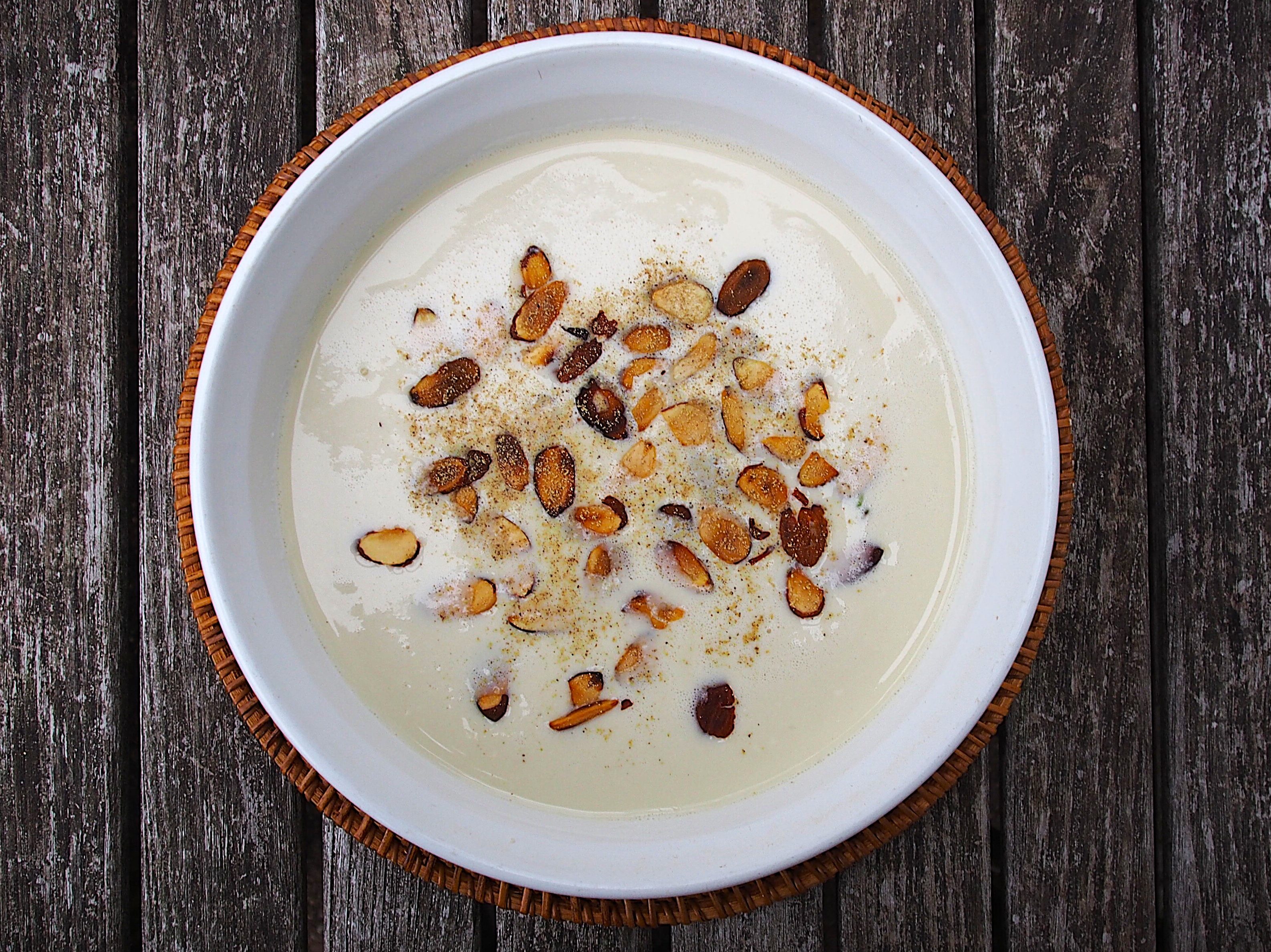 WHITE GAZPACHO WITH GRAPES